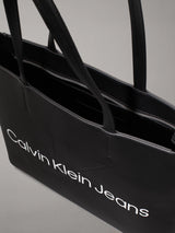 Calvin Klein Shopper29