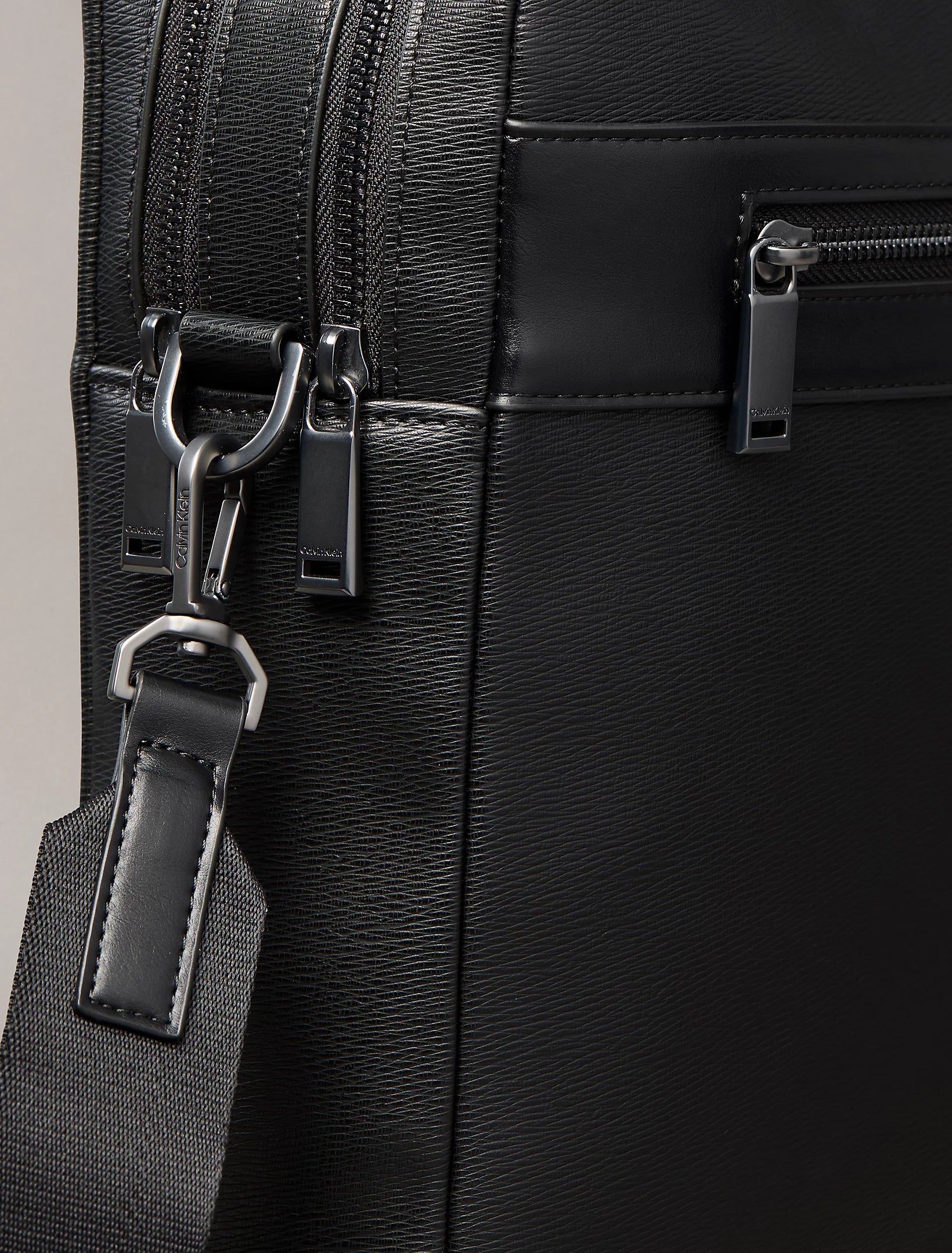 Calvin Klein Zip Commuter