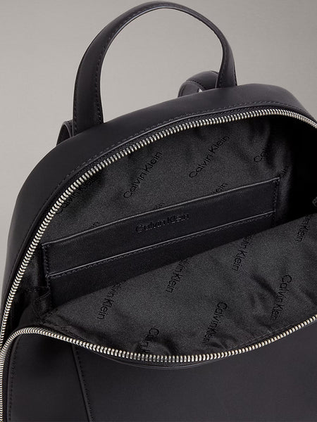 Calvin Klein CK Must Dome