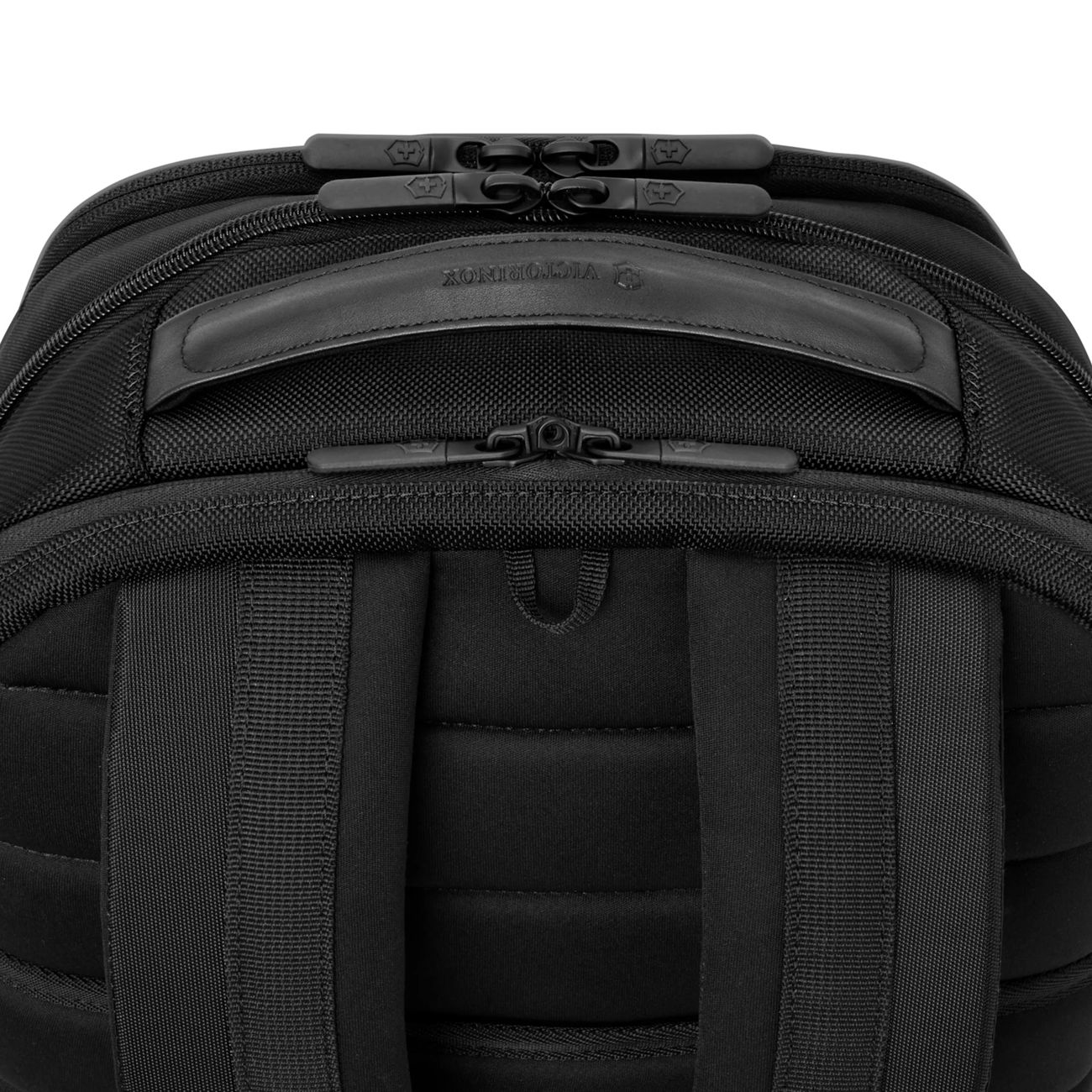Victorinox Altmont Professional Compact